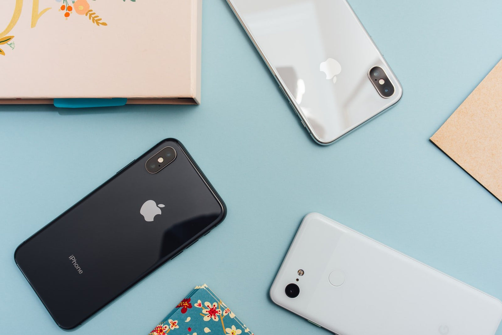 5 of the Top Phone Accessories to Get Someone as a Gift This Holiday Season - MIKOL