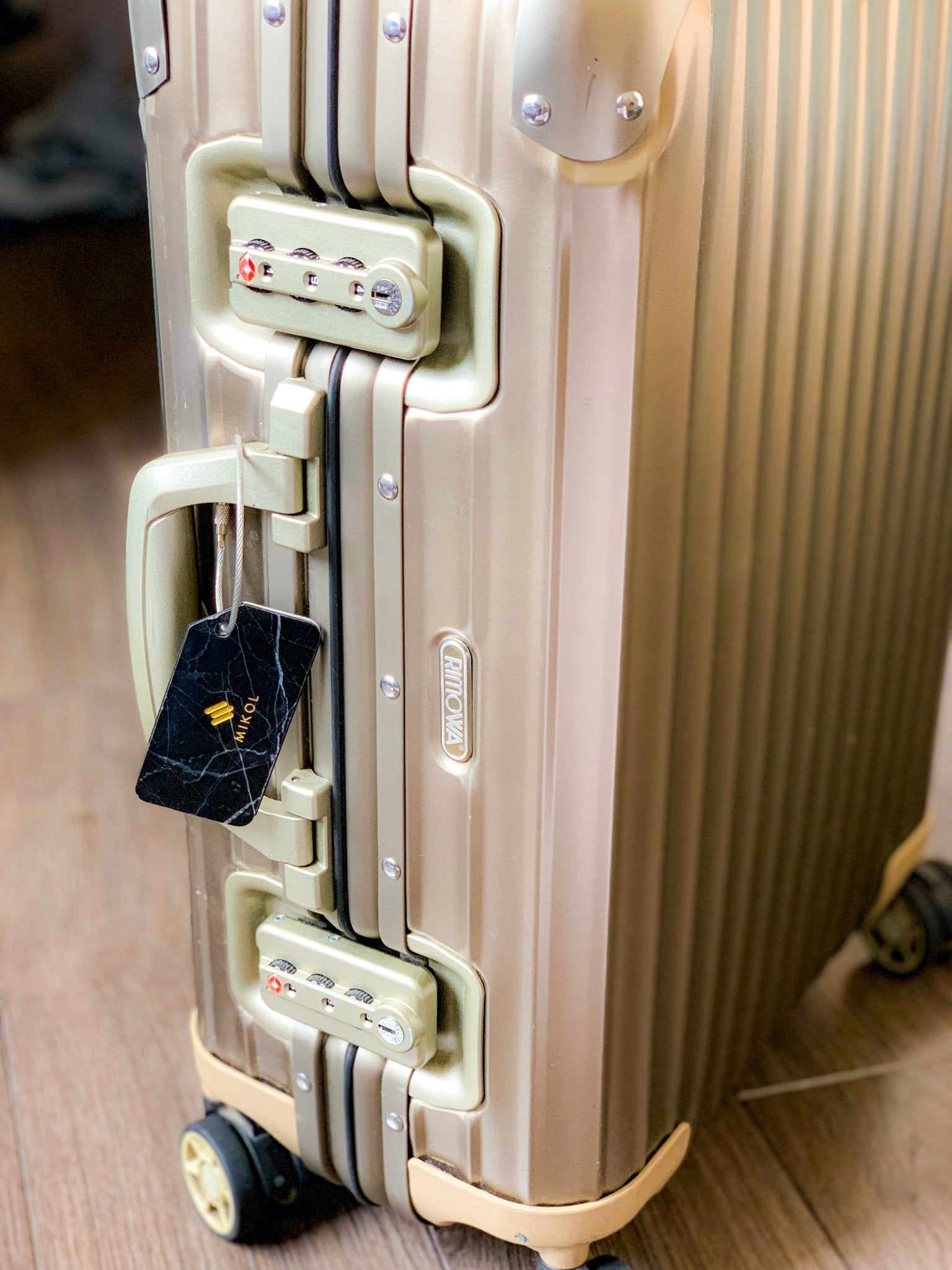 Choosing the Best Luggage Tags for Hassle-Free Travel - MIKOL
