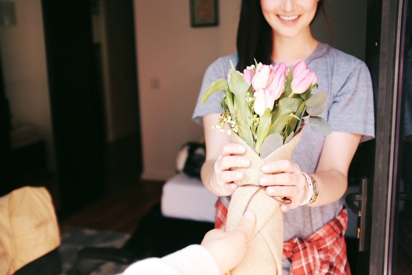 Memorable Gifts for Couples in a Long Distance Relationship - MIKOL