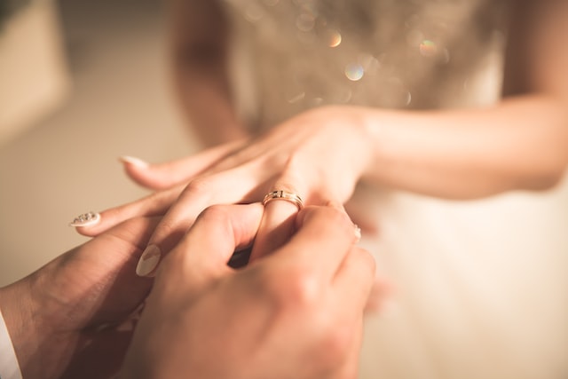 gold wedding ring